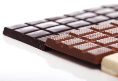 Masada farklı çikolatalar var.