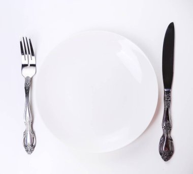 Mutfak gereçleri masada.