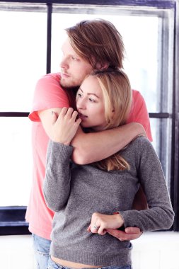 Aşk, ilişki. Evdeki güzel çift