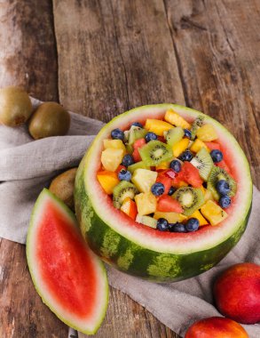 Masada lezzetli meyve salatası