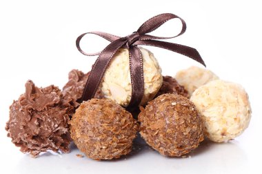 Çikolata şekerlemelerini kapatın. 