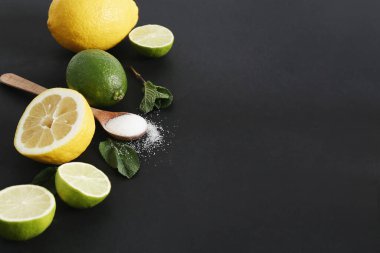 Siyah arka planda bir citrus.