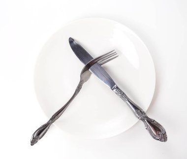 Mutfak gereçleri masada.