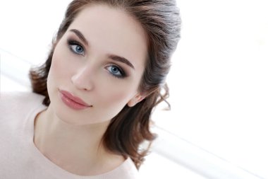 Güzellik. Güzel makyajlı kadın.