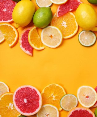 Nefis narenciye meyveleri masada.