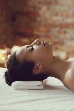 Boş zaman. Kaplıca salonundaki kadın.