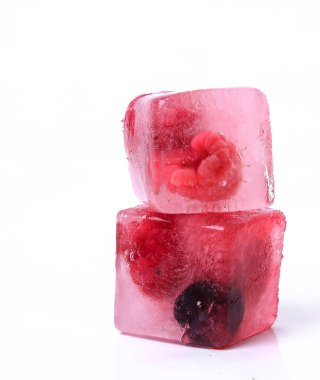 Doğal, organik, kendi kendini yetiştirmiş. Donmuş meyveler 