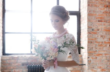 Gelinlik içinde güzel gelin