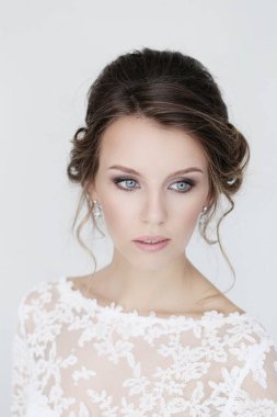 Gelinlik içinde güzel gelin