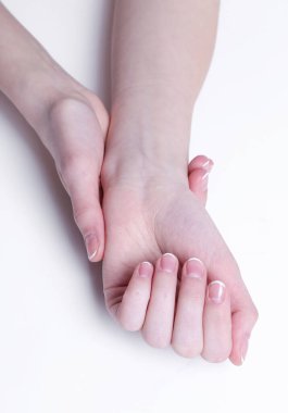 Yumuşak tenli kadın elleri