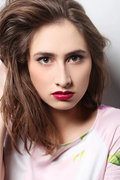 Mooi Meisje Met Rode Lippenstift — Stockfoto