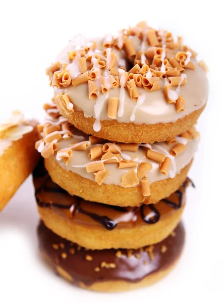 Rosquillas Coloridas Sabrosas Sobre Fondo Blanco — Foto de Stock