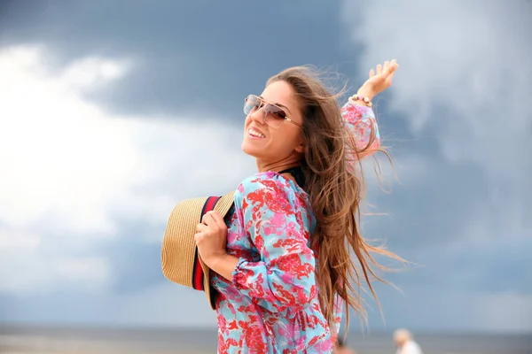 Retrato Mujer Feliz Playa — Foto de Stock