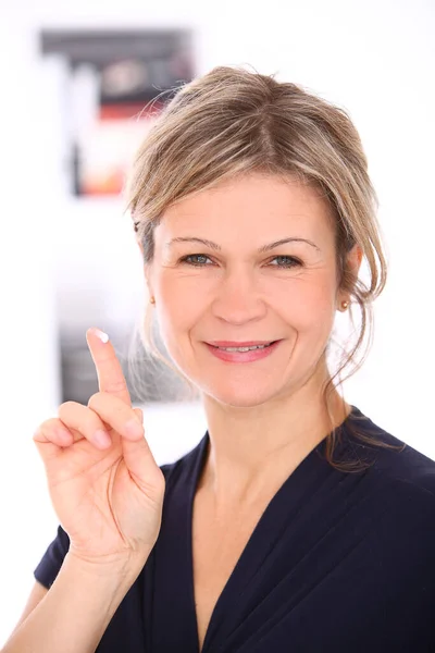 Hermosa Mujer Mediana Edad Posando Estudio — Foto de Stock