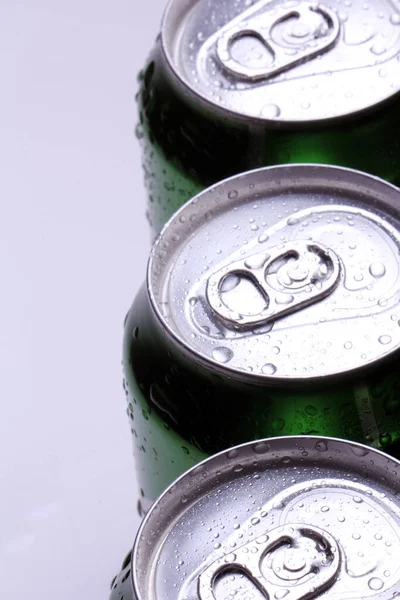 Kutuları soğuk içecekle kapat.