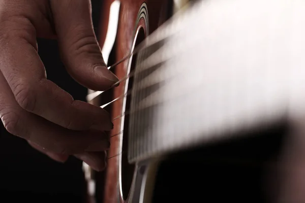 Musiker Som Spelar Akustisk Gitarr — Stockfoto