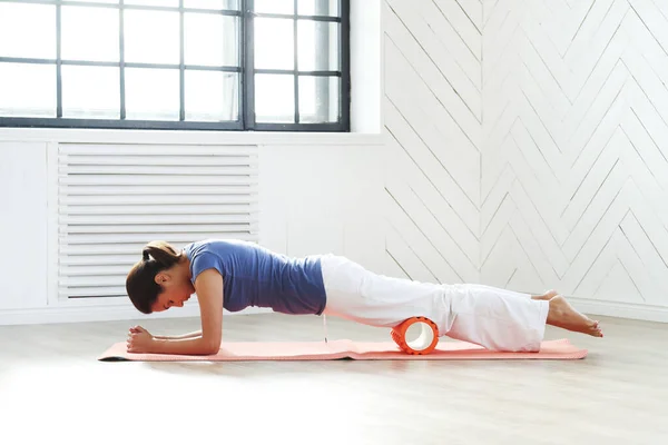 Aptidão Mulher Durante Treino Pilates — Fotografia de Stock