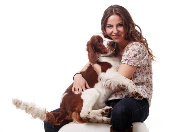 Vacker Glad Kaukasiska Kvinna Poserar Med Hund — Stockfoto