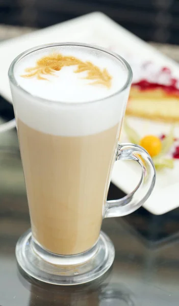 Verre Délicieux Café Froid Avec Mousse Cannelle Quelques Tartes Arrière — Photo