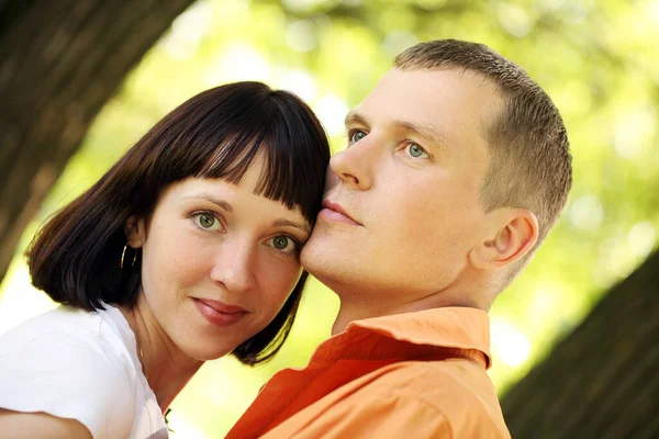 Parktaki mutlu çift