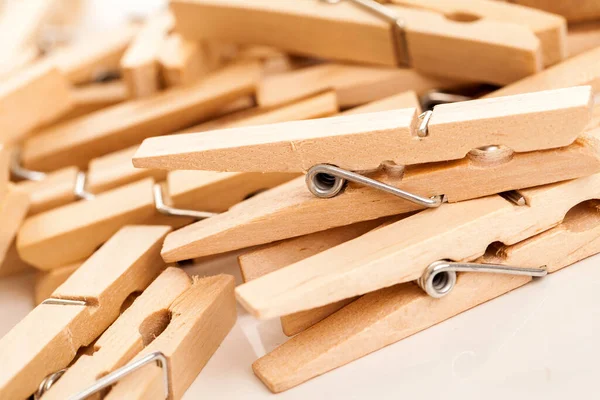 Imagen Cerca Pinzas Ropa Eco Madera Sobre Fondo Blanco —  Fotos de Stock