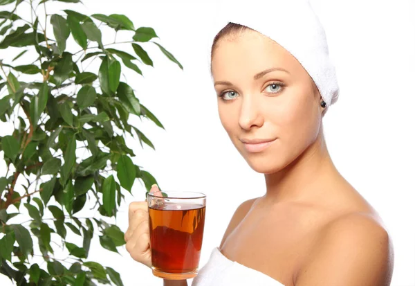 Jeune Femme Avec Une Tasse Thé Chaud Sur Fond Blanc — Photo