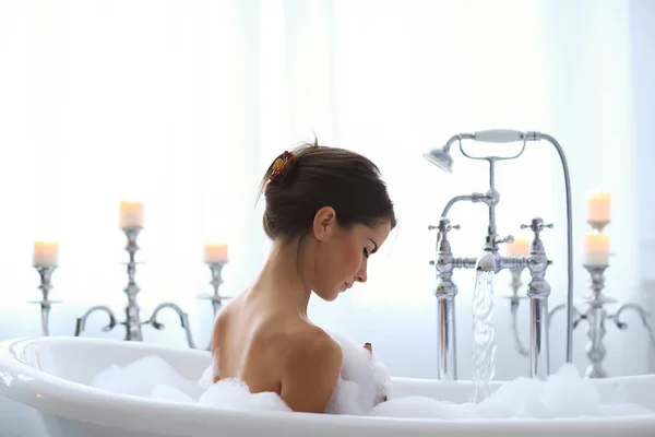 Hygiene Schöne Mädchen Einer Badewanne — Stockfoto