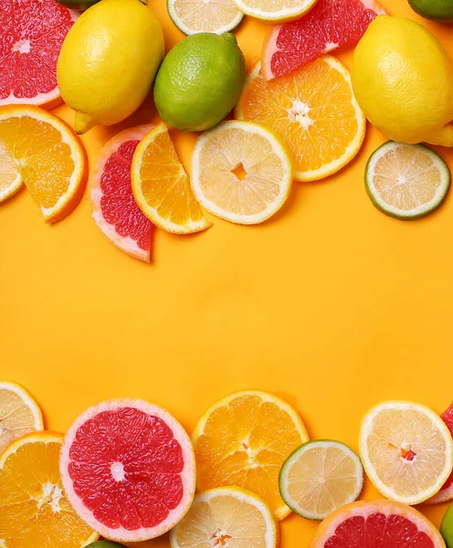 テーブルの上においしい柑橘類 — ストック写真