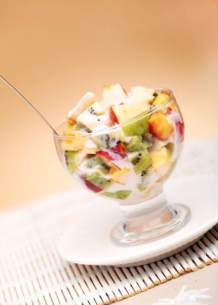 Friska Fruktsallad Med Yoghurt — Stockfoto