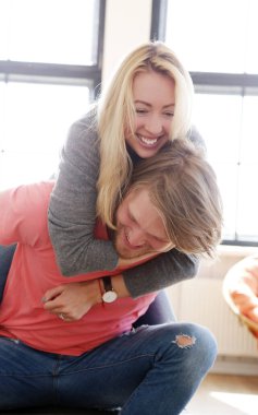 Aşk, ilişki. Evdeki güzel çift