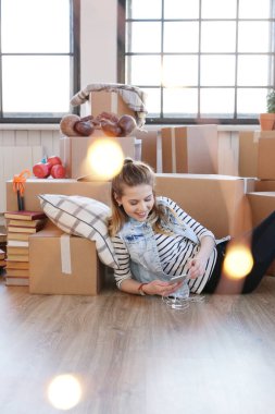 Eve taşınırken çok tatlı bir kızdı.