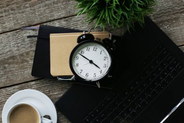 Kavram. Eski tarz alarm saati