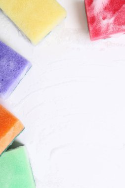 Ev, temiz. Köpüklü sünger