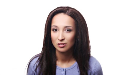 Beyaz arka planda bir kadın