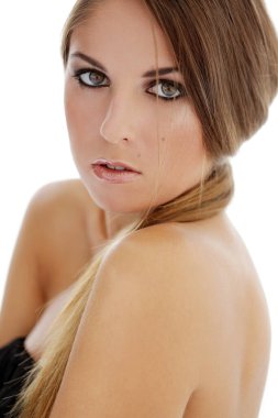 Makyajlı güzel bir kızın portresi.