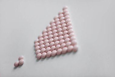 Eczacılık. Uyuşturucular masada.