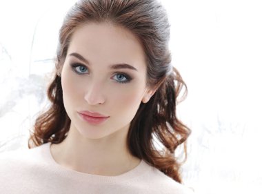 Güzellik. Güzel makyajlı kadın.