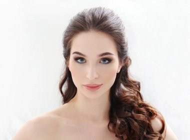 Güzellik. Güzel makyajlı kadın.