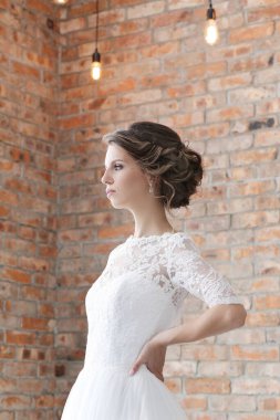 Gelinlik içinde güzel gelin