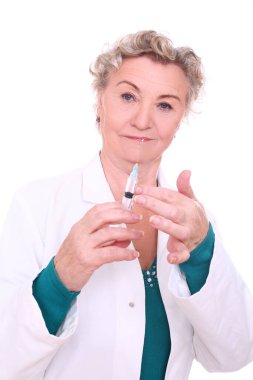 Beyaz bir arka plan üzerinde gülümseyen mutlu granny portre