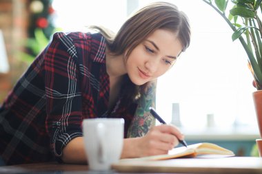 Yaşam tarzı ve eğlence. Kadın gün için planlar yapıyor