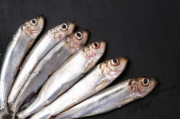 Leckerer Roher Fisch Auf Dem Tisch — Stockfoto