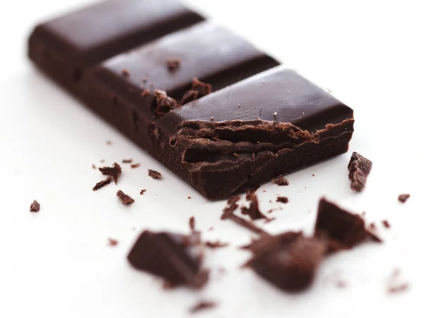 Trozos Chocolate Negro Sobre Fondo Blanco — Foto de Stock