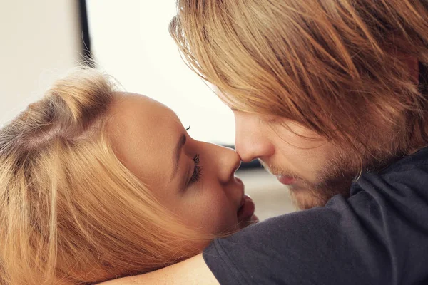 Amor Relacionamento Casal Bonito Casa — Fotografia de Stock