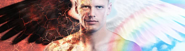 İblis ve melek kanatlı yakışıklı beyaz adam.