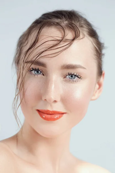 Schönheit Schöne Frau Mit Rotem Lippenstift — Stockfoto