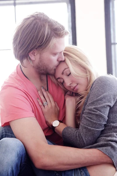 Liefde Relatie Mooi Stel Thuis — Stockfoto