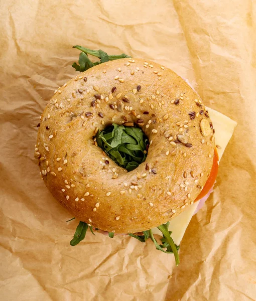 Délicieux Sandwich Bagel Sur Table — Photo