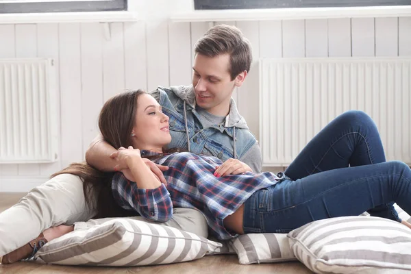 Amor Relacionamento Belo Casal Chão — Fotografia de Stock