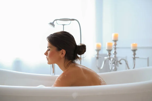 Hygiene Schöne Mädchen Einer Badewanne — Stockfoto